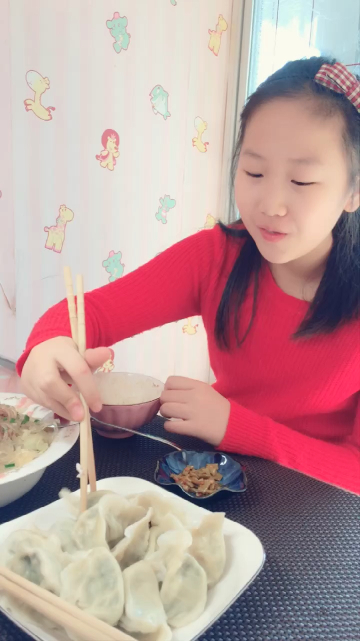 #舌尖上的旅行#白菜粉条豆腐炖牛肉,韭菜鸡蛋虾仁饺子