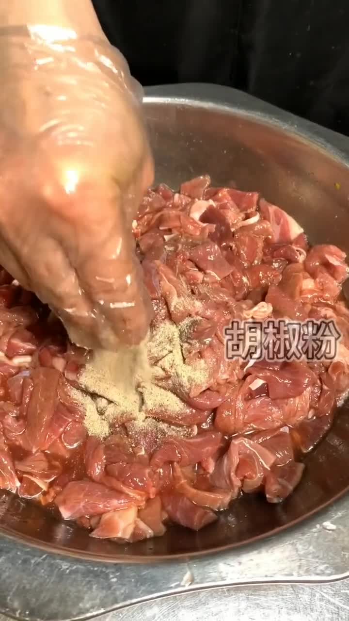 香辣小酥肉配方全过程揭秘。