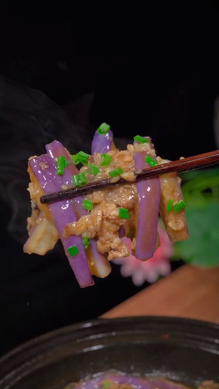 #美食#咸鱼茄子煲,在广东这块是最受欢迎的一道下饭菜,今天分享给大家!