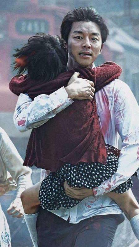 #好看电影#《釜山行》冷知识:石宇的孩子原定为男孩,丧尸化妆要40多分钟