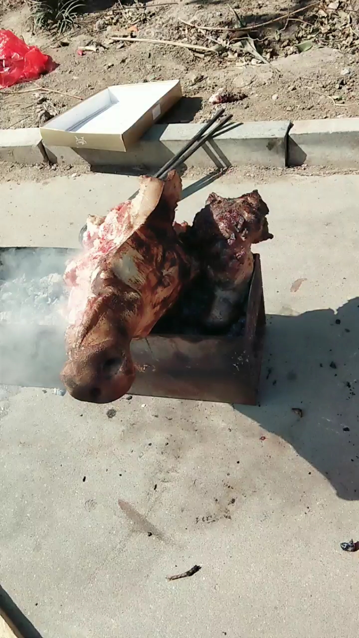 烧烤大猪头 