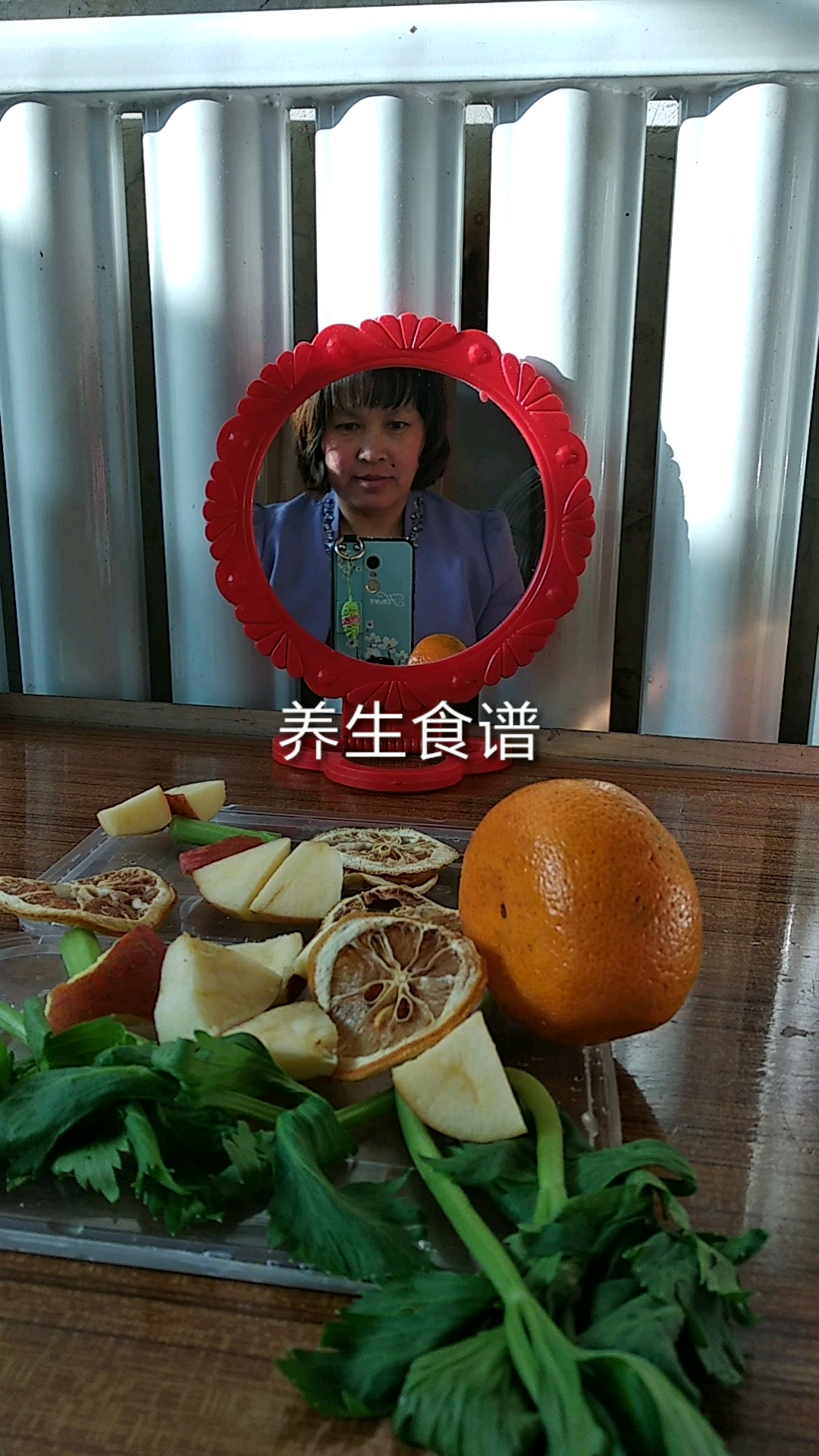 苹果红罗卜芹菜汁的做法,……,特点,汁香味佳。功效,明目美容,平肝和胃。