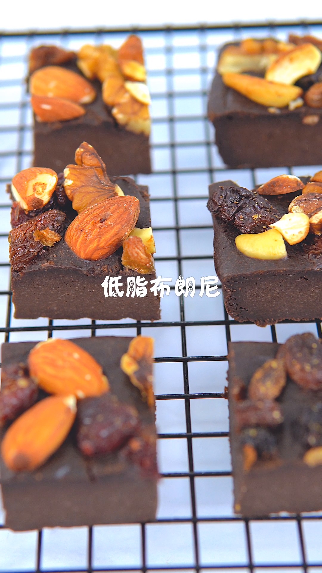 #网红蛋糕#想吃巧克力又怕胖,试试这款低脂布朗尼,只要全部材料搅拌就好。