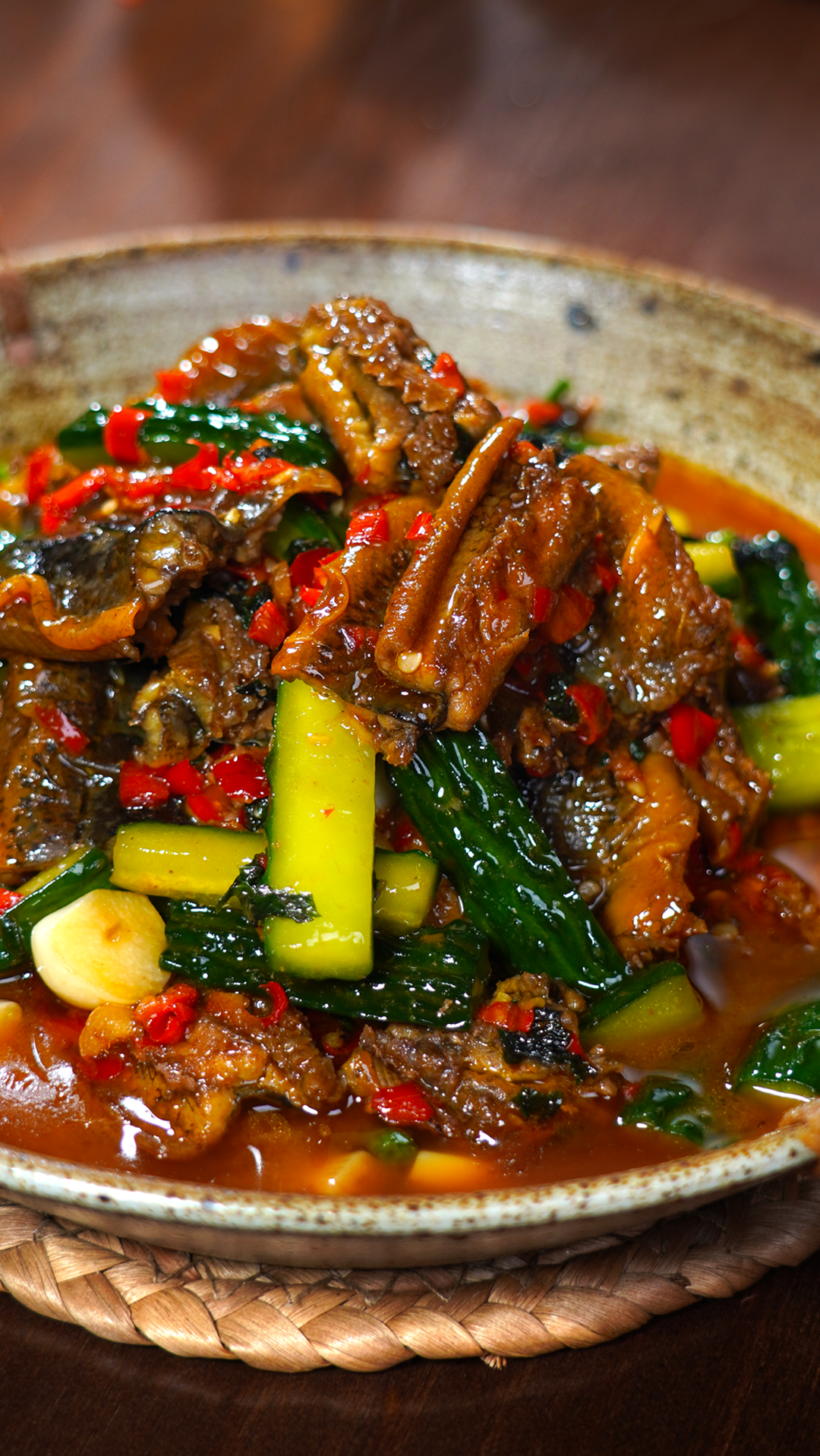这样做的黄瓜烧鳝鱼,肉嫩味鲜,下酒又下饭
