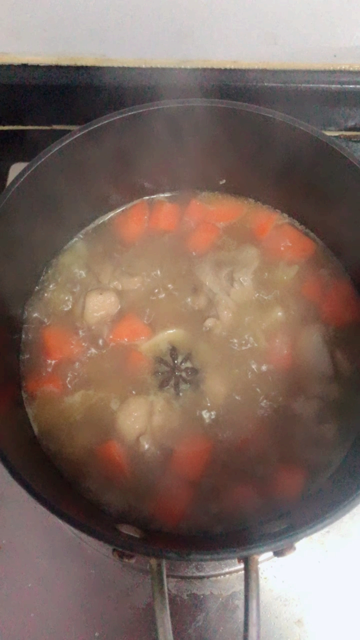 土豆胡萝卜炖鸡块