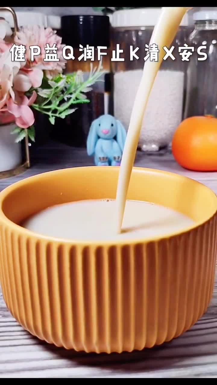 莲子百合绿豆饮,经常上火冒痘痘的都可以喝。
