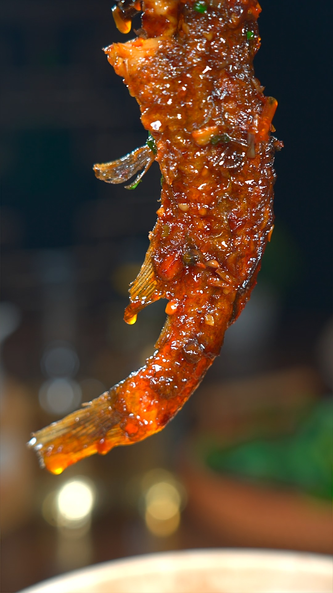 每次去湘菜馆必点的干锅黄骨鱼,香辣好吃一点也不腥