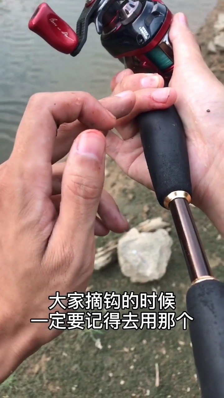 间谍饵如何使用,实战起来!不来虚的!野钓鲈鱼