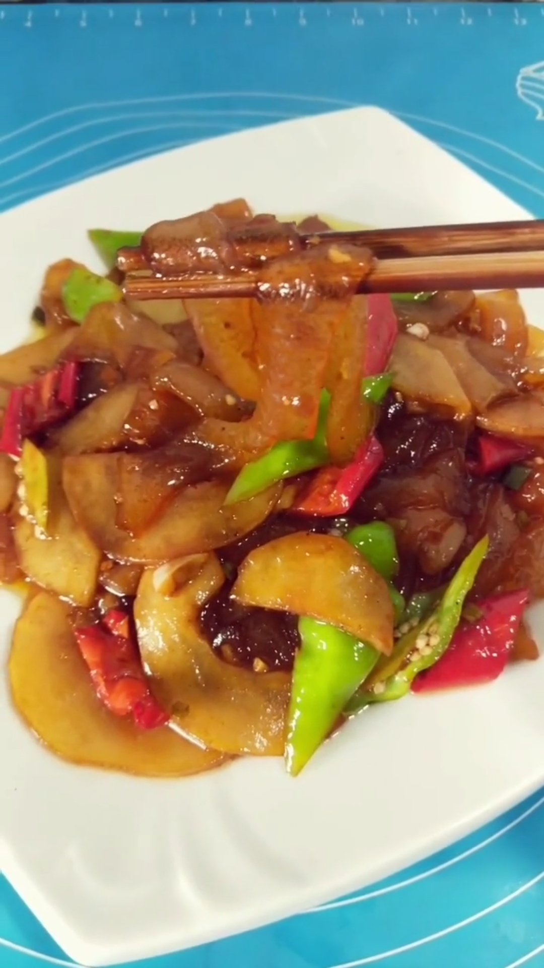 老黄瓜炒粉皮这样做开胃下饭!