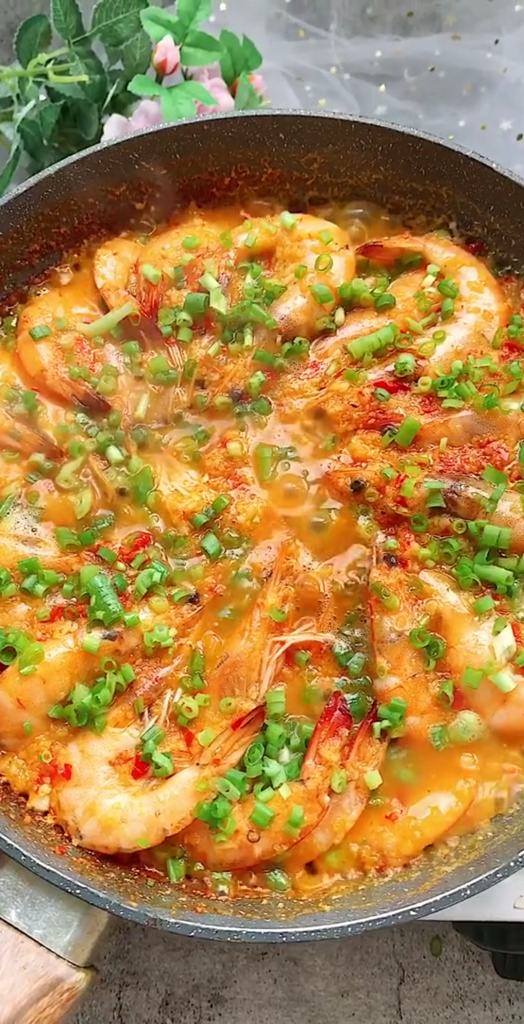 蒜蓉金针菇大虾堡这样做 好吃到没朋友 隔壁小孩都馋哭啦