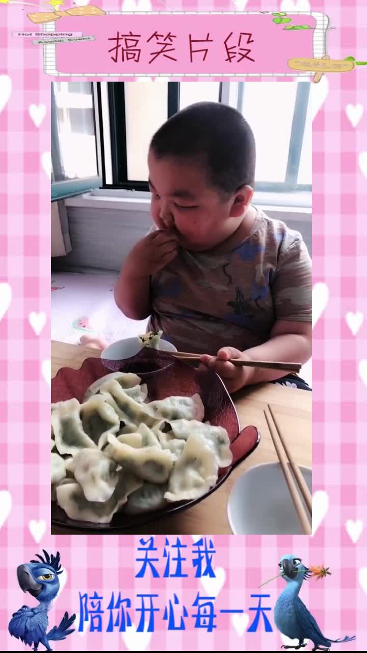#搞笑段子#文文吃饺子了,太香了吃的,有馋到你们