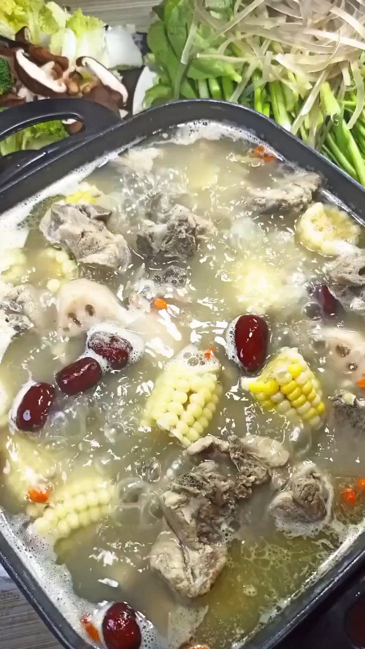 清汤排骨火锅家常做法。