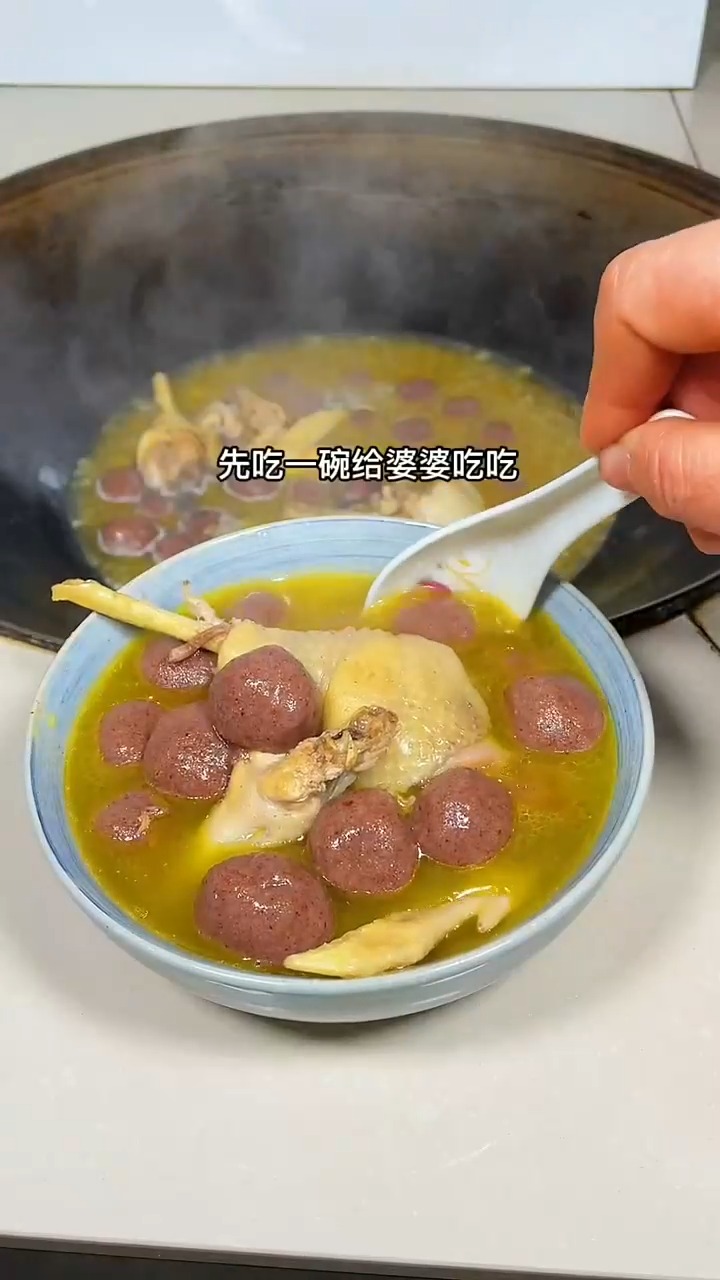 年过完了,高要出门了,做点鸡汤高粱丸子犒劳犒劳一下