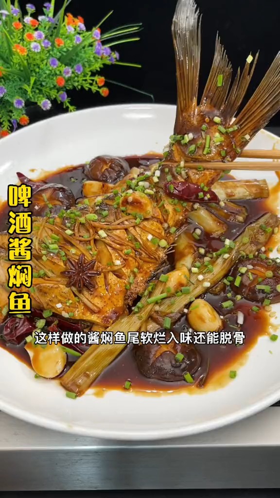 #我和秋天撞个满怀#吃过黄焖鸡?吃过黄焖鱼没有?二厨教你做,鱼翅都有用!