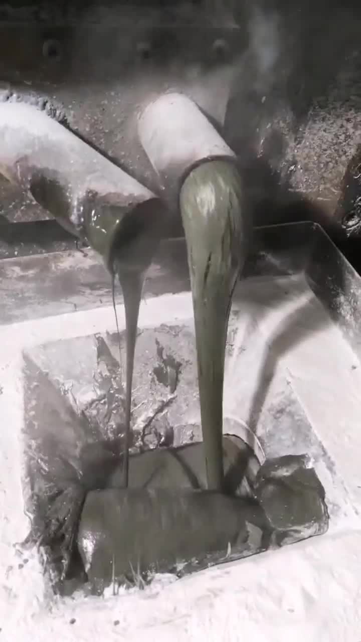 这是在做面条吗这面条太值钱了,多来两斤,
