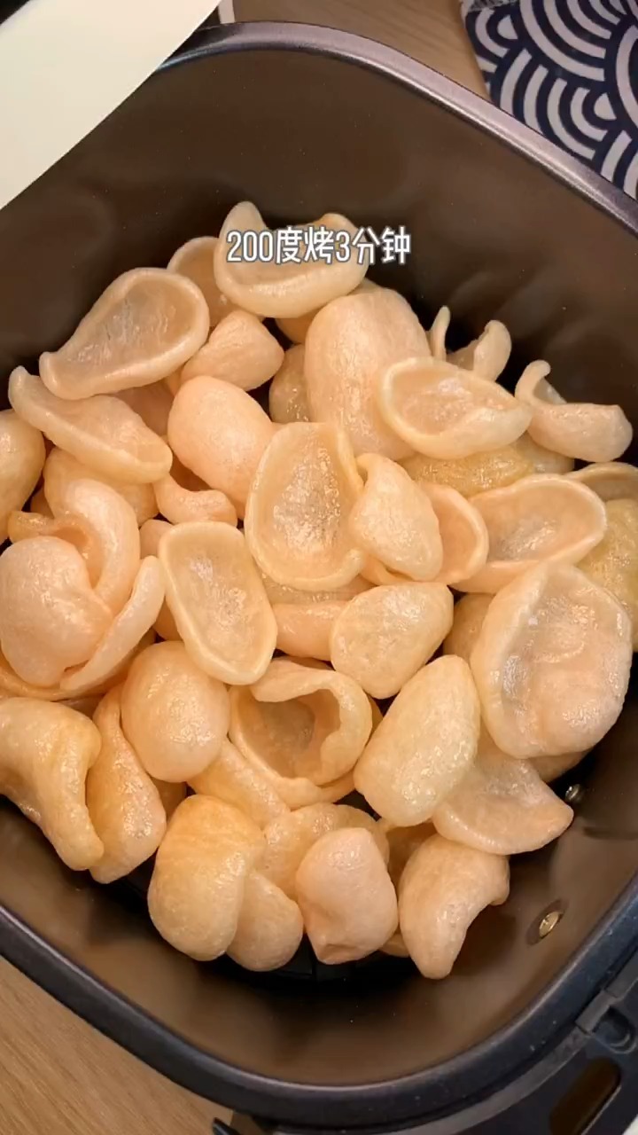 #美食记#当你买了空气炸锅第十四天，减脂期又嘴馋就来炸个无油虾片吧