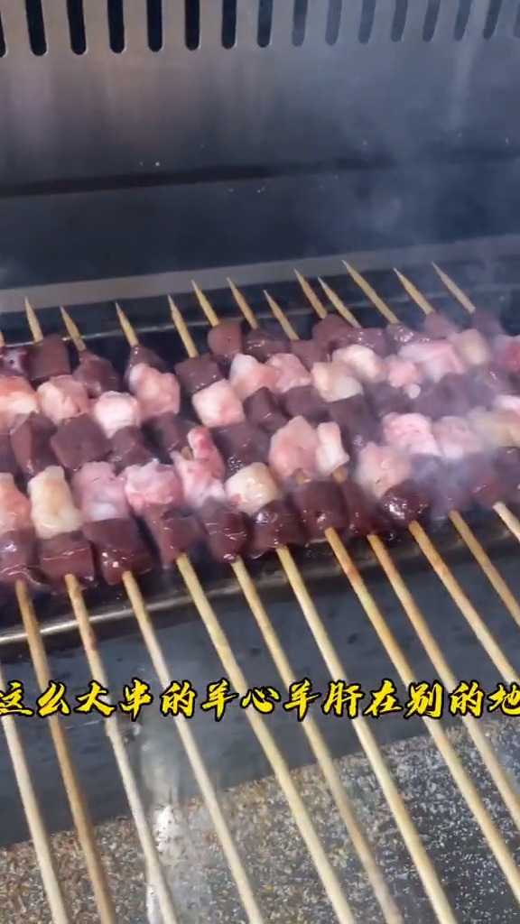 #美食#这个在胡同里藏着的烧烤,现串现烤不腌制,你绝对值得尝尝!