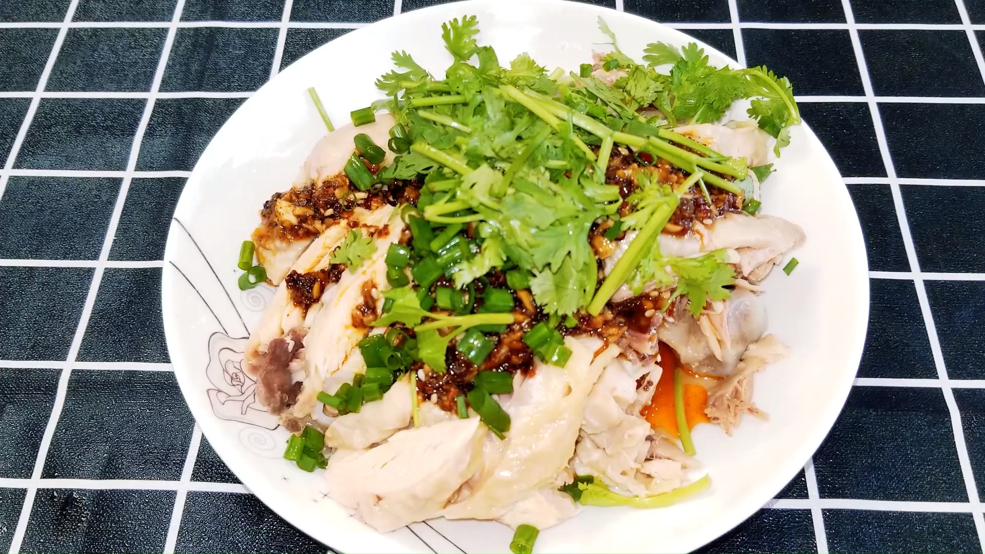 #美食#凉拌鸡,做法简单,鸡肉鲜嫩多汁,麻辣鲜香,入口即化