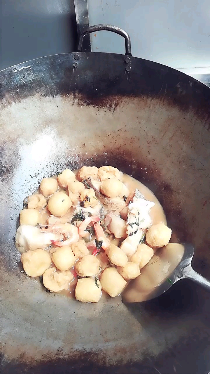 油豆腐煮鱼,有喜欢吃鱼的朋友吗?