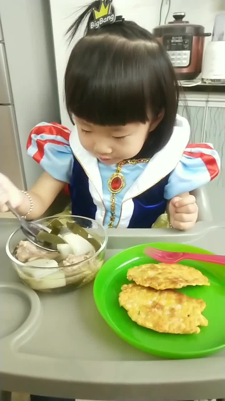 海带萝卜筒骨汤 做法