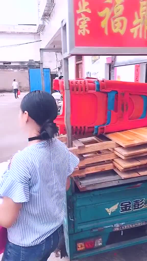努力挣钱,不是因为多慈善,而是这辈子,我不想因为钱,而离开谁,也不想因为钱,而和谁在一起!