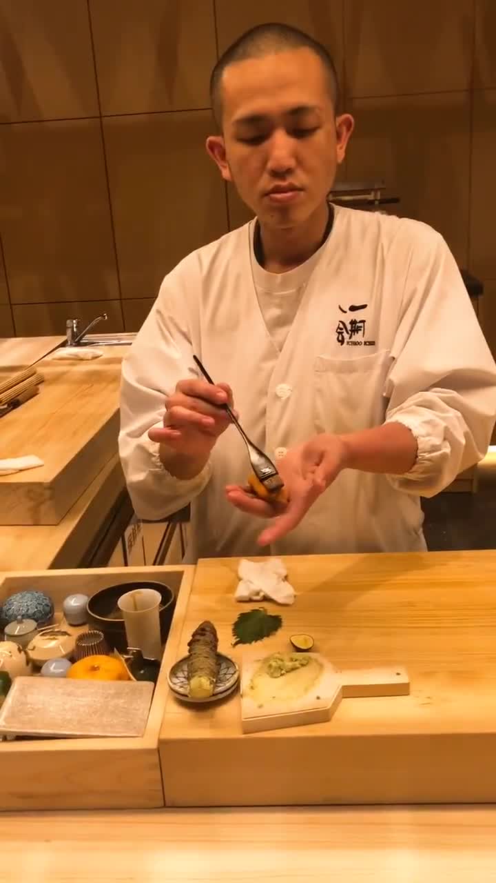 当日日本一级海胆寿司,放进嘴里的那一刻,感觉我的人生达到了巅峰!