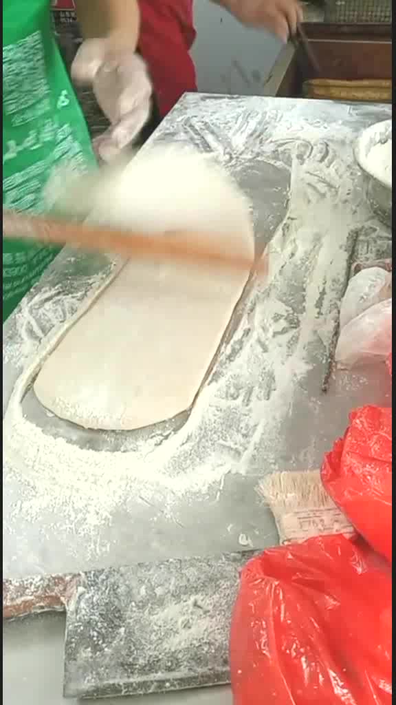 七彩果蔬油条制作完成