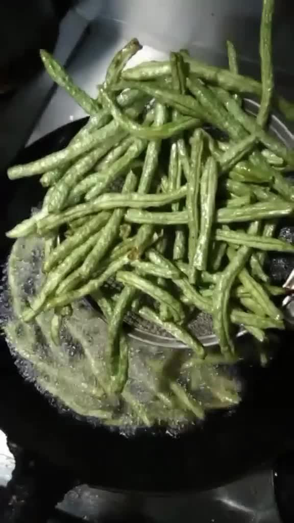 干扁芸豆,芸豆是这样吃滴,香香嘛,今天中午就吃他,喜欢的学习做吧,小炒代表菜