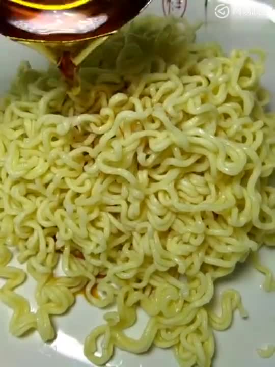 干拌方便面的做法,味道非常不错,做法简单,孩子喜欢吃