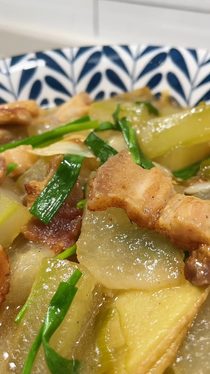 冬瓜炖肉的做法。