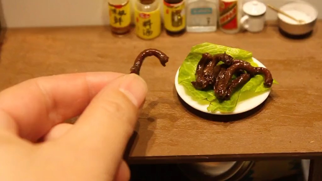 烹饪,比筷子还细的香辣鸭脖,这么小的鸭脖能吐出骨头吗