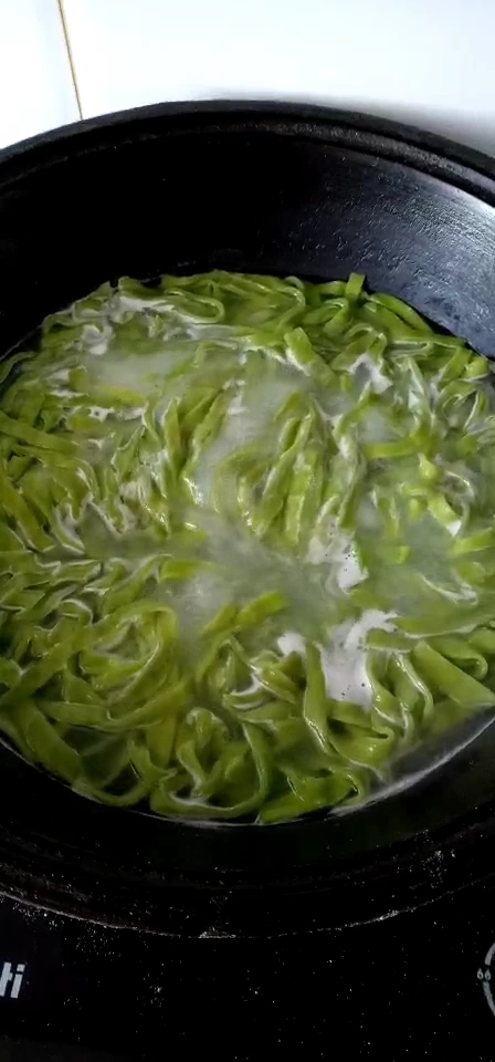 菠菜汁面条