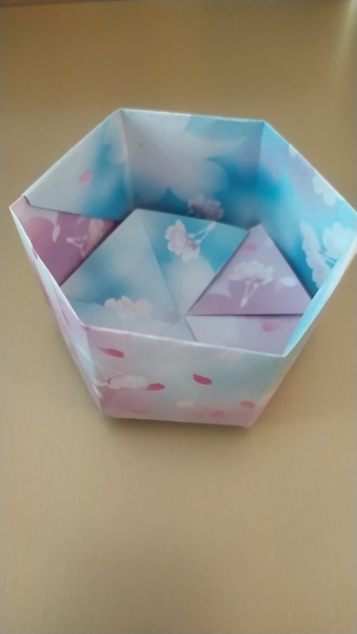 #生活小妙招#今天学用两张正方形折纸折一个漂亮的收纳纸盒,稍微有点难度