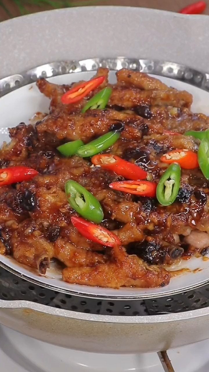为什么广式茶餐厅里的豉汁蒸凤爪那么好吃呢,原来做法是这样的