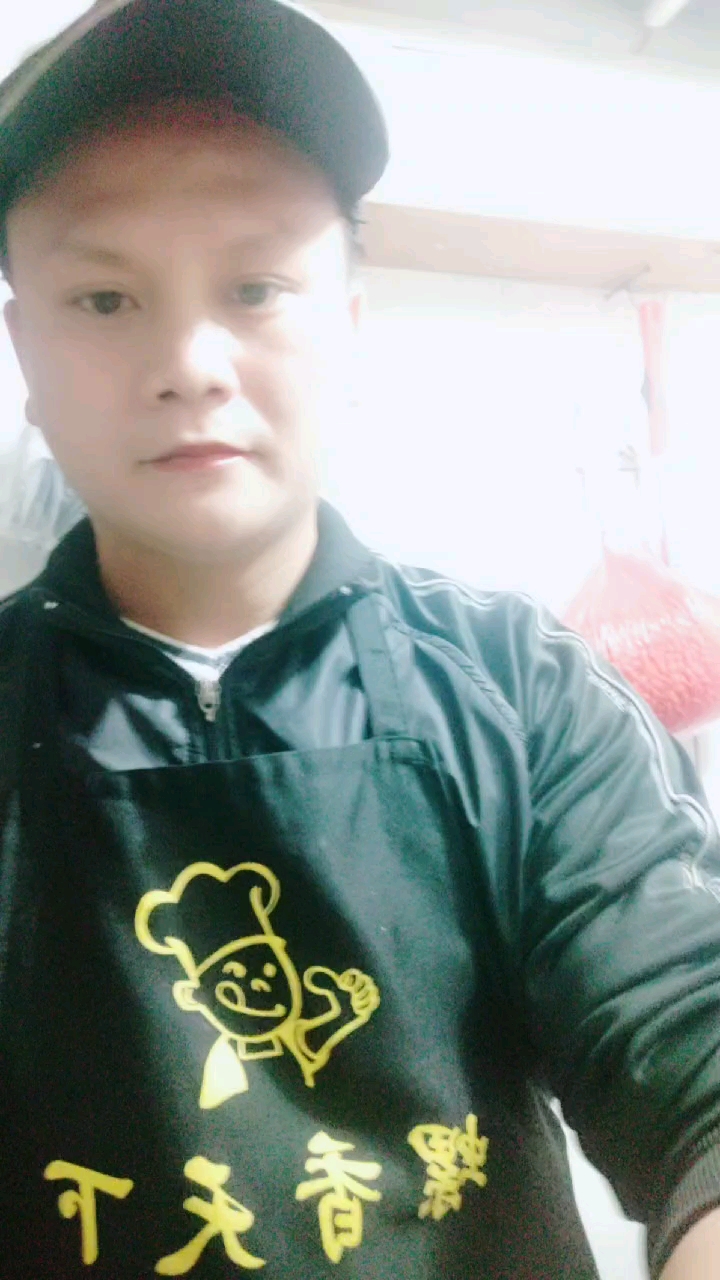 #舌尖上的乡村美食#梁叔,教你的做一碗,年轻美女们都很喜爱吃的:柳州螺蛳粉!