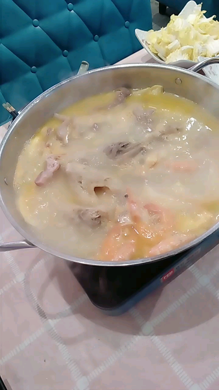 花胶鸡锅。