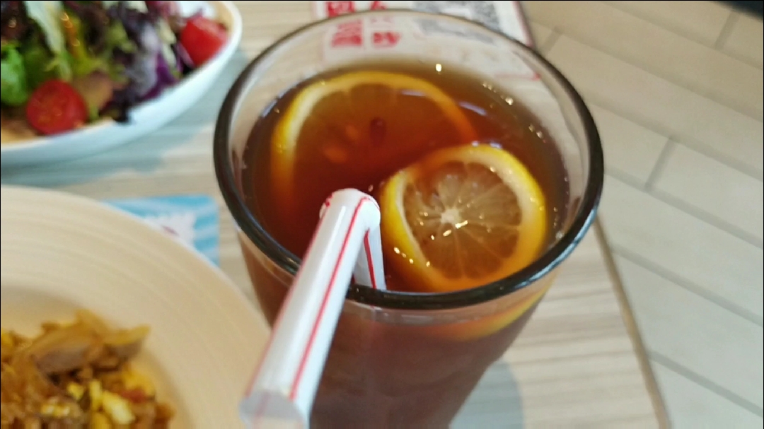 #舌尖上的旅行#必胜客的照烧鸡饭特别好吃!红柠檬茶也好喝!