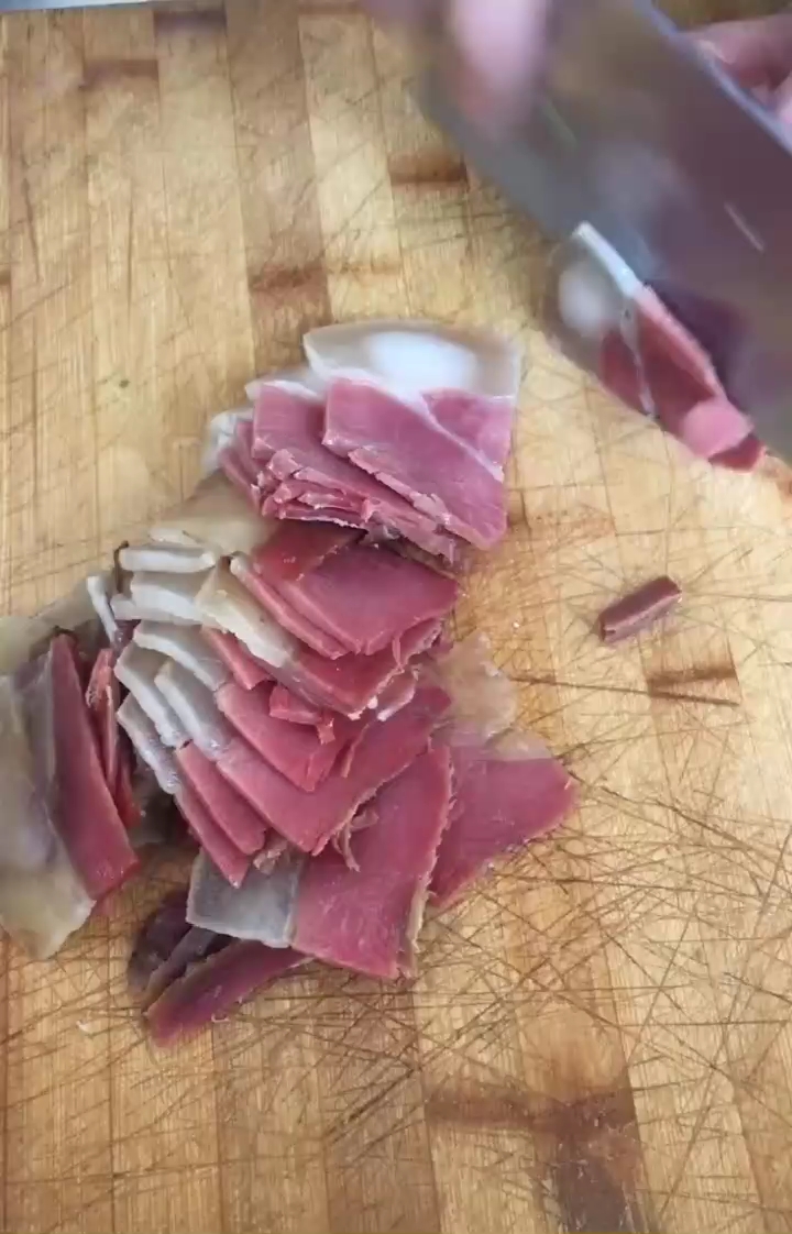夏天到了,做一道苦瓜炒腊肉清清火!!