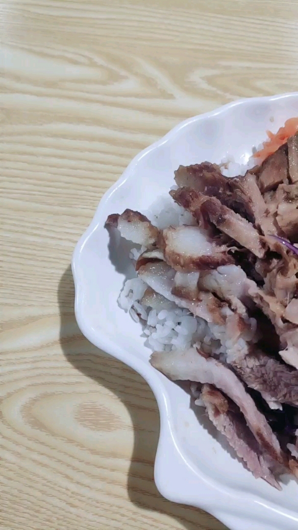 卤肉盖饭吃起来!