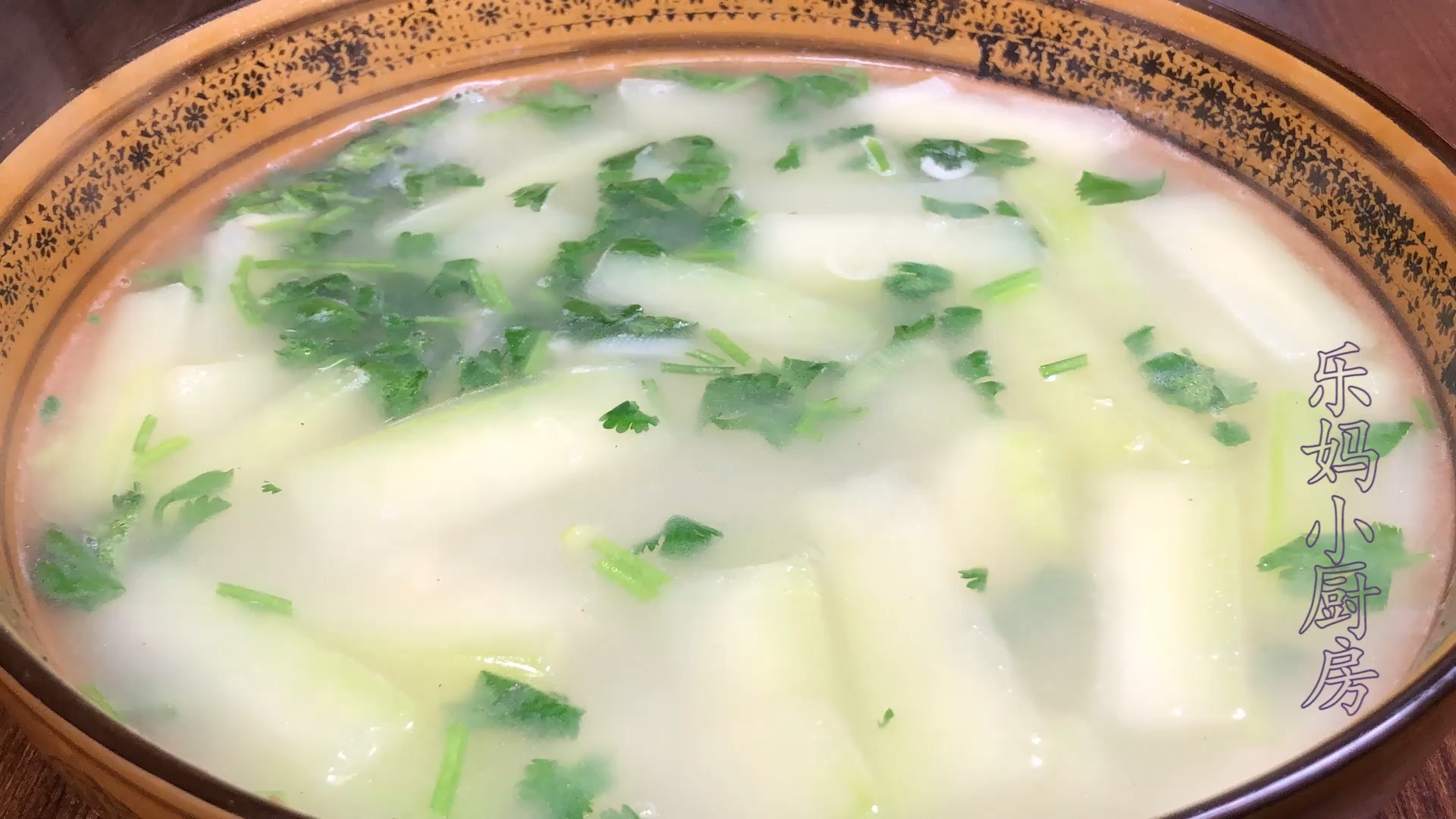 #美食#冬瓜汤的家常做法，汤汁奶白，味道鲜美，喝上一口胃暖暖的