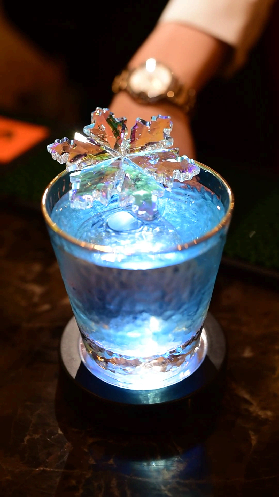 #花式调酒师#这杯鸡尾酒 猜一位王者荣耀的英雄