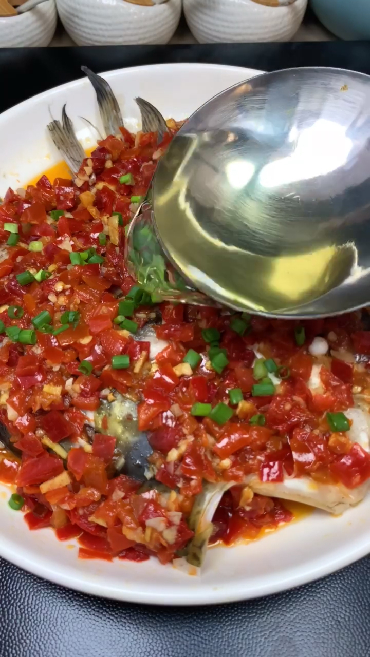 剁椒鱼头这样做,鱼肉不腥,味道鲜美