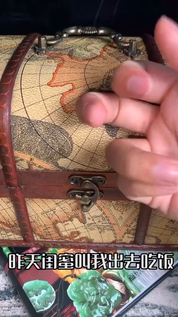 帅帅的男生心里是不是就喜欢胖胖的女生啦 #进口网红零食