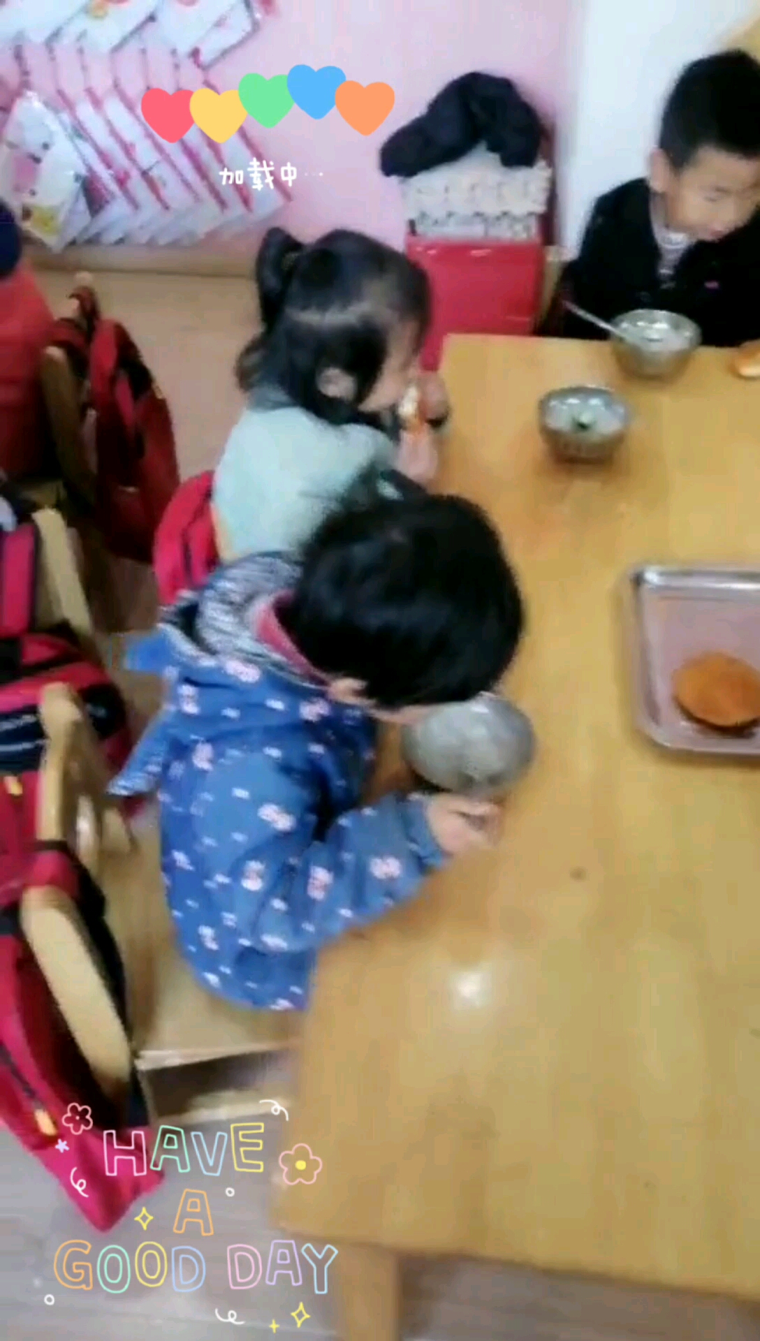 十一月十五幼儿园早餐,年糕,红豆粥,脆皮黄瓜。#亲子记录#全民小助手