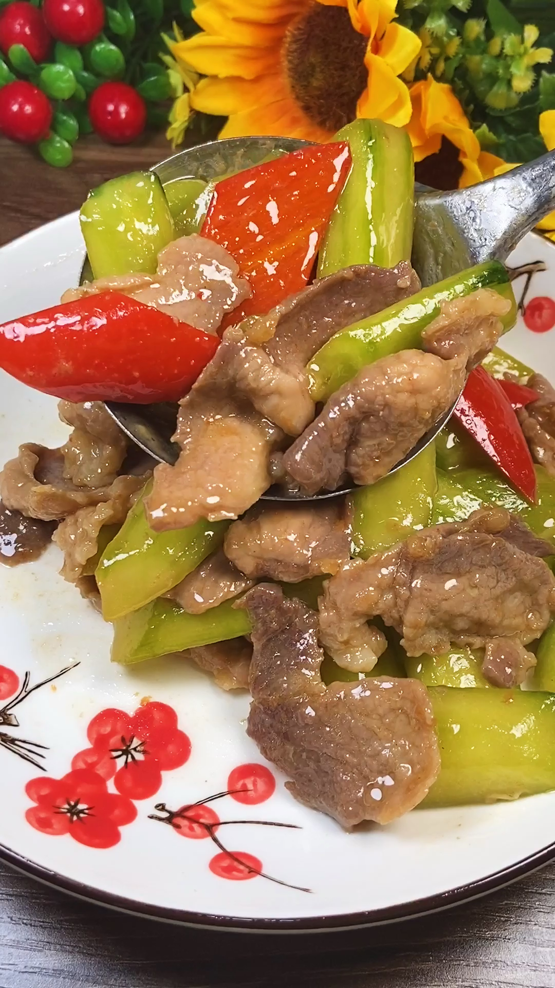 黄瓜炒肉片