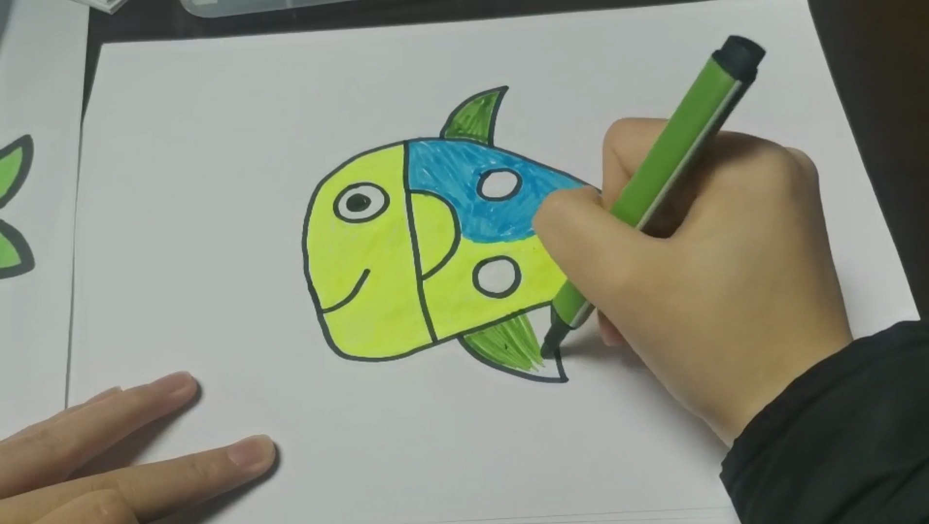 小丑鱼简笔画,好可爱的鱼可以这样画一看就会,快来学习吧!