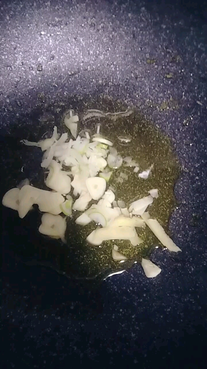 五花肉炒黄豆芽