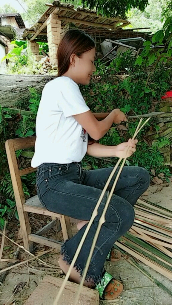 农村最大的好处就是就地取材,砍个树根,砍条竹子就能做出很多神器!