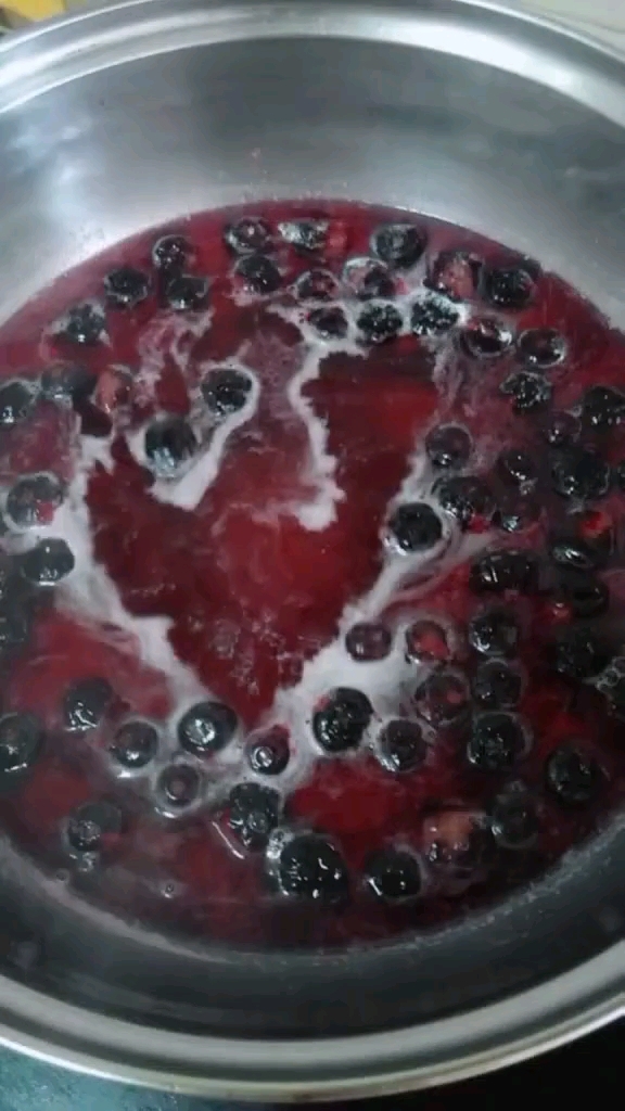 #食神大PK#蓝莓汁的做法