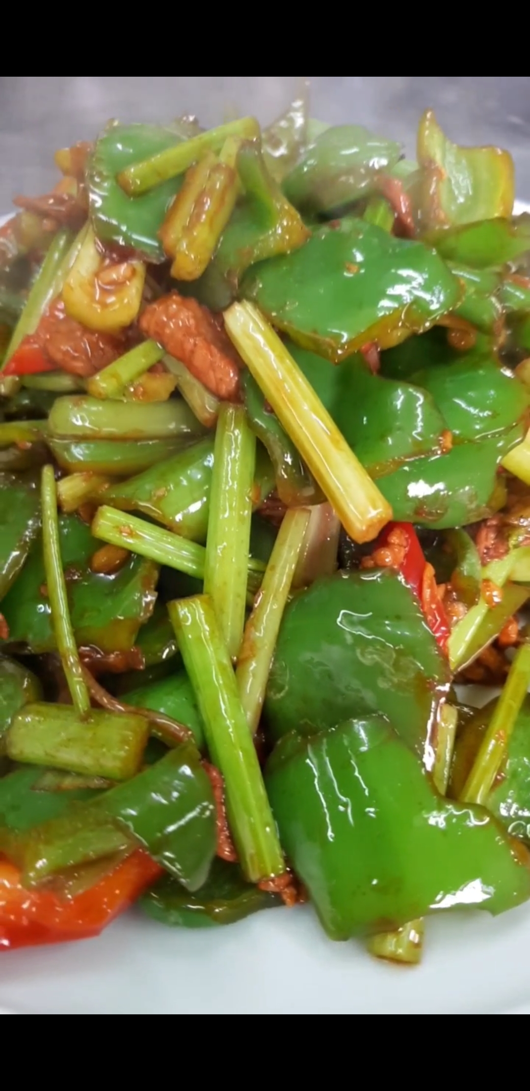 芹菜青椒炒肉